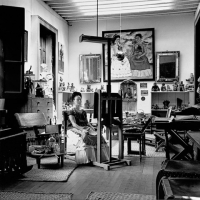 http://bernalespacio.com/files/gimgs/th-66_Friz Henle Frida in Her Studio 1943.jpg